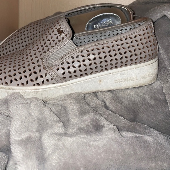 Used micheal kors shoes - Picture 3 of 5